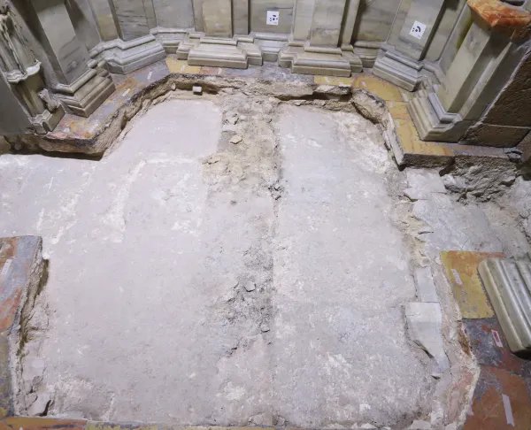 Algunos hallazgos recientes en la Capilla del Ángel de la Basílica del Santo Sepulcro de Jerusalén.  Créditos: Archivo Universitario La Sapienza